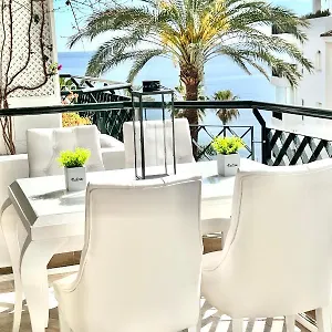 https://mi-capricho-beachfront-4b-apartment-sitio-de-calahonda.1costadelsol.com